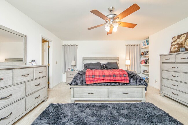 Building Photo - 28900 Deercroft Dr