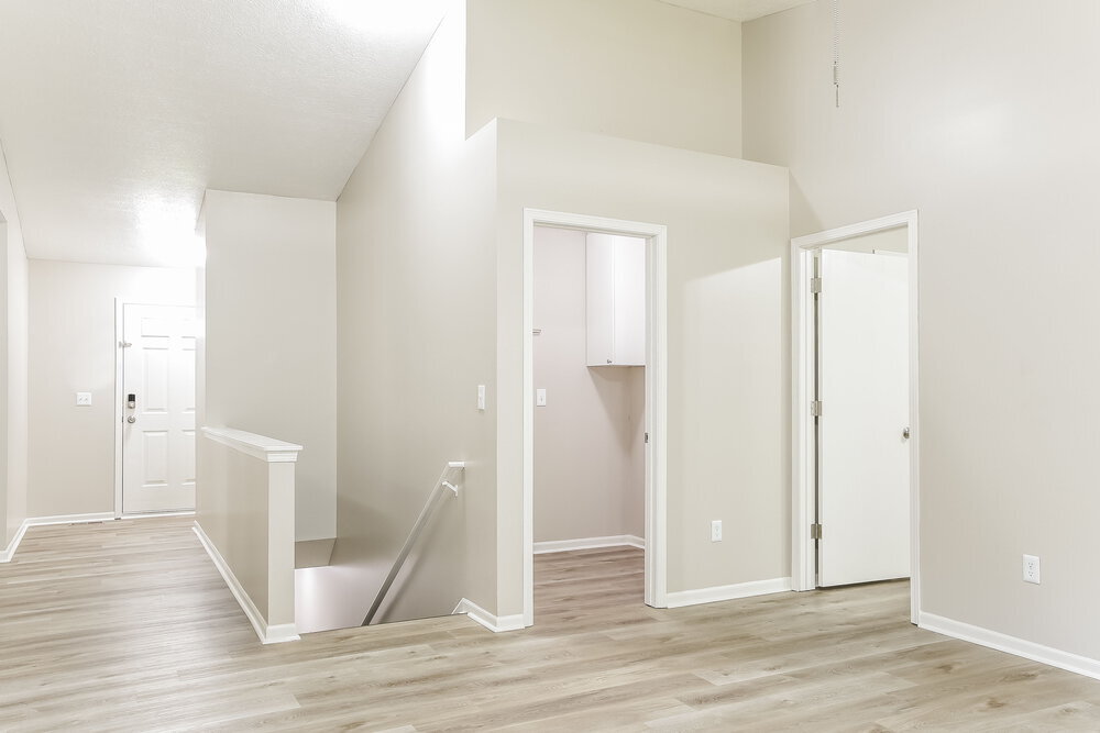Building Photo - 6693 Laburnum Dr