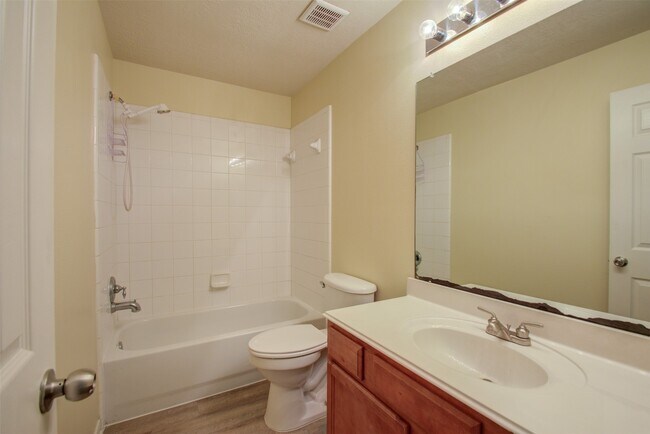 Building Photo - 14903 Lanai Dr
