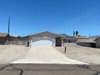 Building Photo - SPACIOUS NORTHSIDE GEM