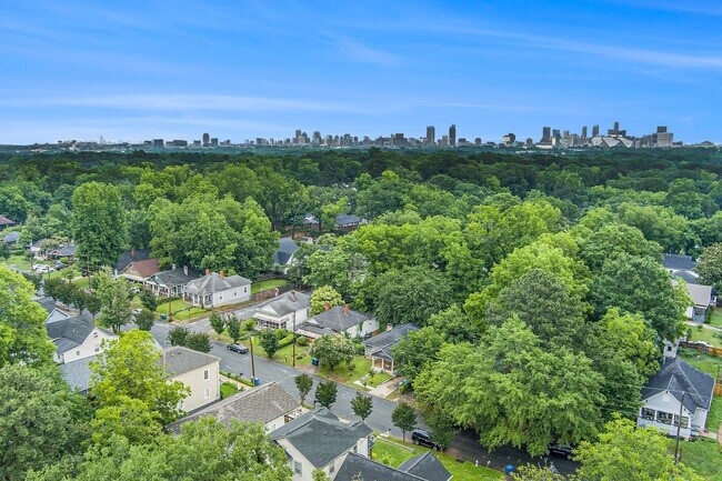 Building Photo - 3 Bedrooms 2 Bathrooms | Landscaping Included