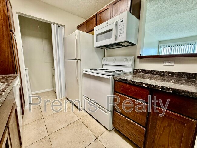 Building Photo - 455 Alt 19