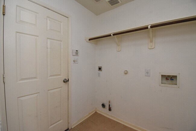 Building Photo - 128 Long Canyon Ln