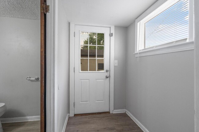 Building Photo - Large 4 Bedroom Home