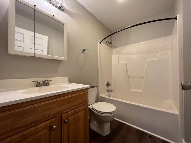 Building Photo - 2013 Grandhaven Dr