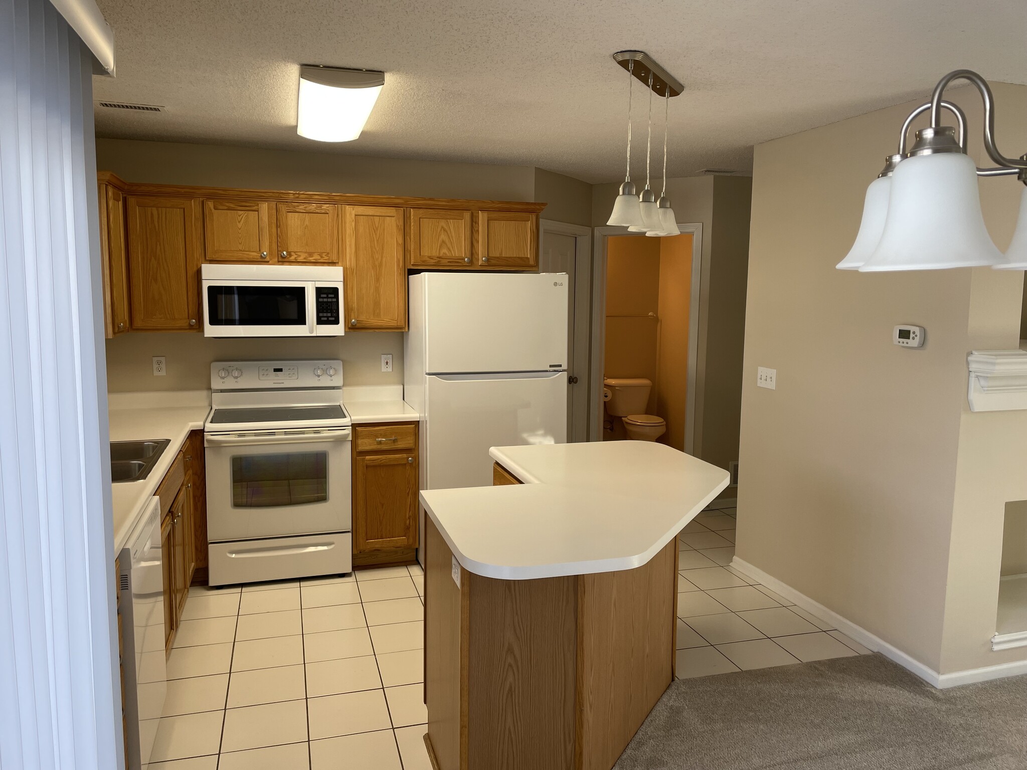 Building Photo - 811 Burr Oaks Dr