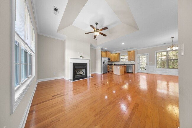 Building Photo - ~ COMPASS POINTE ~