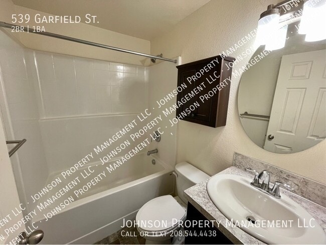 Building Photo - 539 Garfield St