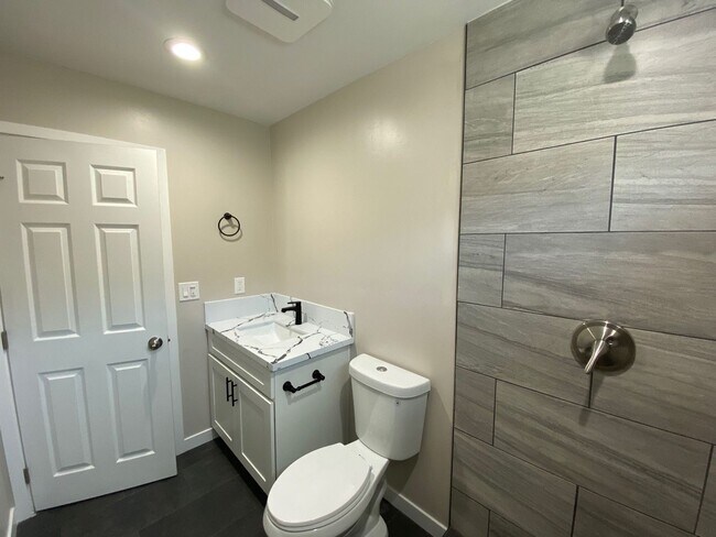 Building Photo - NEW (2022) 4BD/2BA