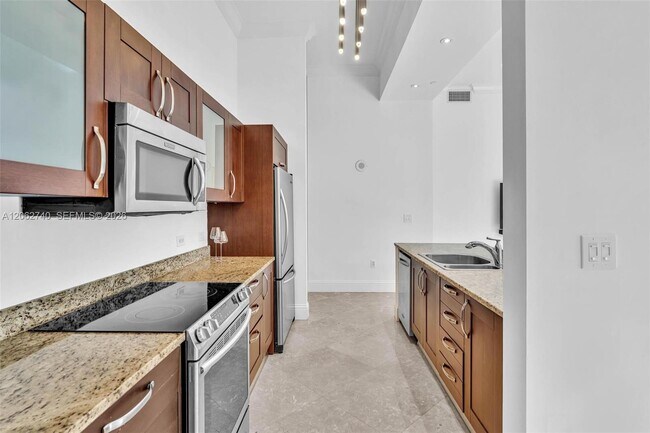 Building Photo - 20000 E Country Club Dr