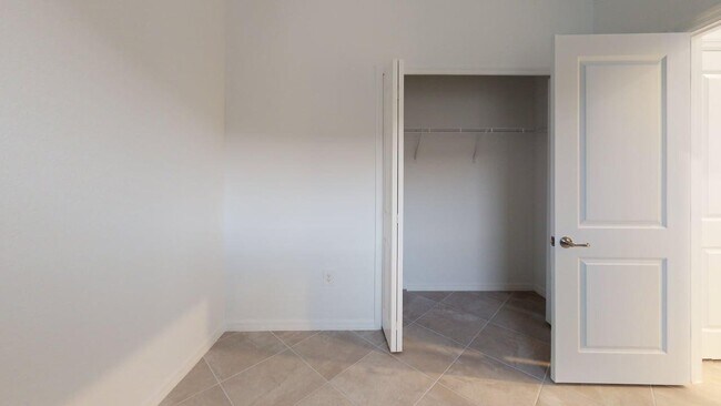 Building Photo - 1548 Sandlewood Cir