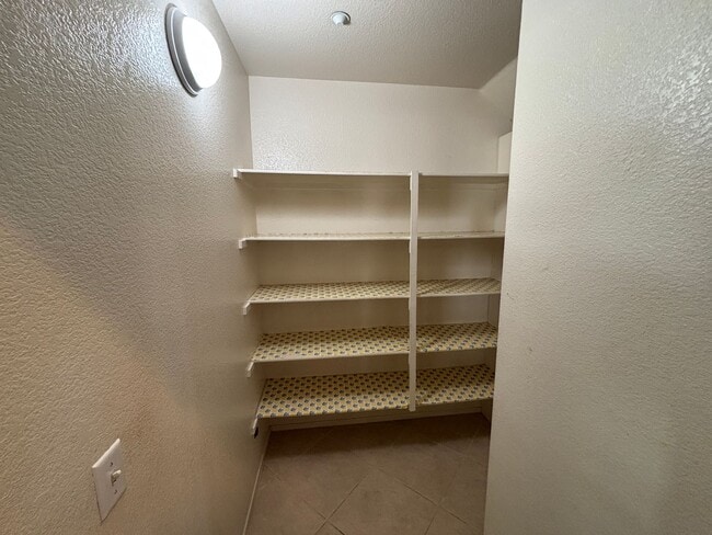 Building Photo - Gorgeous and spacious 5 bedroom FURNISHED home in Canyon Crest for rent!