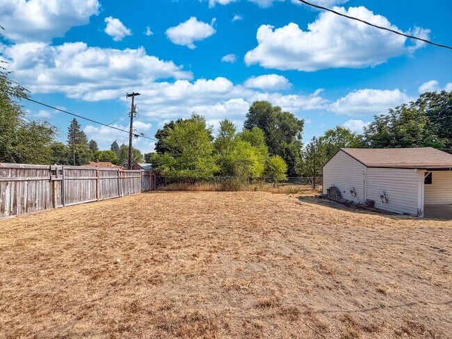 Building Photo - 6119 N Braeburn Dr
