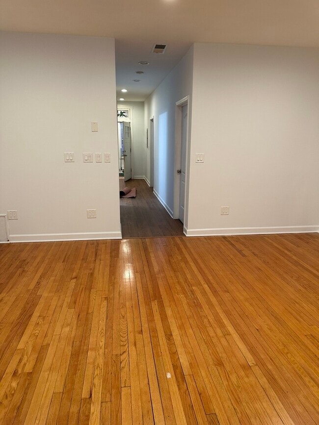 Building Photo - 6045 W Irving Park Rd