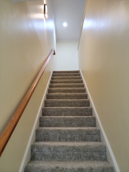 Building Photo - 6203 Regency Ct