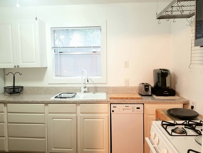 Kitchen - 2506 Elmen St