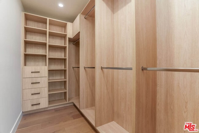 Building Photo - 1861 Barry Ave