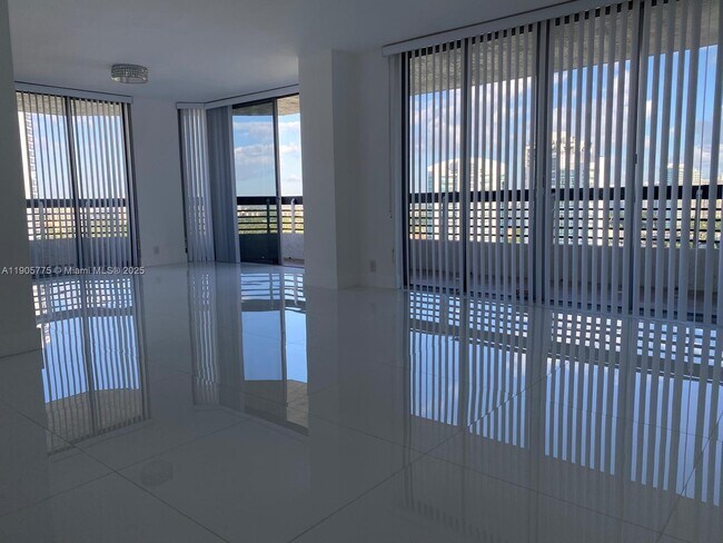 Building Photo - 19101 Mystic Pointe Dr