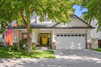 Building Photo - Beautiful 3 bed 2.5 bath home