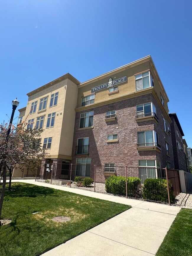 Primary Photo - GORGEOUS Downtown Unit!!!