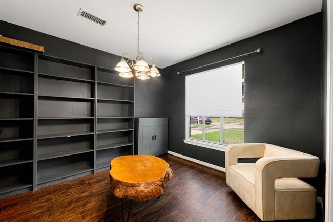 Building Photo - 6019 Cartagena St