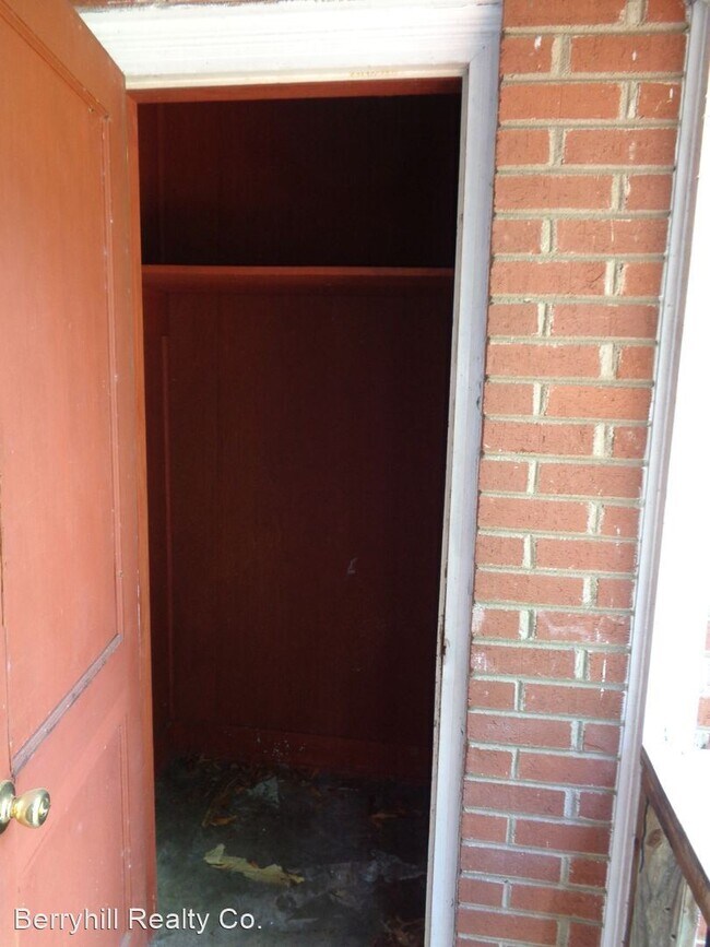 Building Photo - 2 br, 1 bath House - 3900 Admiral Ave.