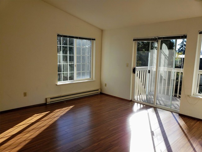 Building Photo - 1108 E Maryland St