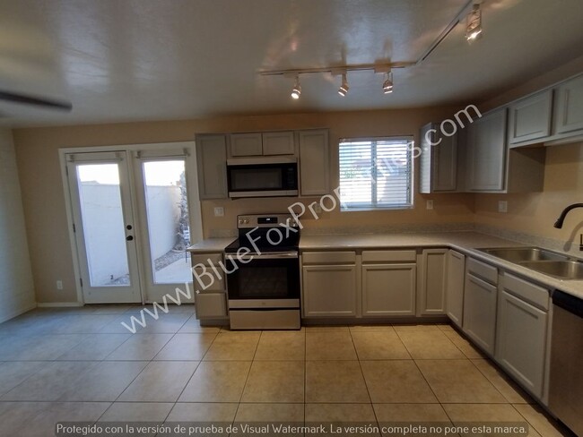 Building Photo - Two Story Townhome, 3 Bed and 1 1/2 Bath