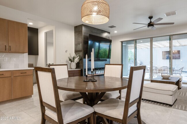 Building Photo - 18365 W Ewers Dr