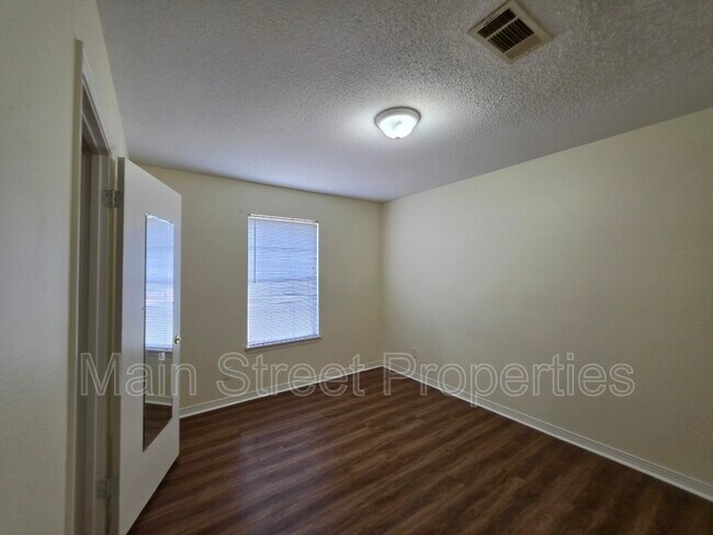 Building Photo - 6942 Falcon Dr