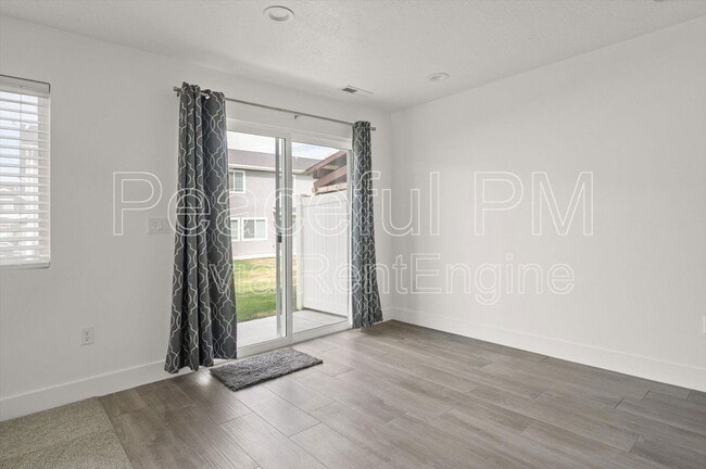 Building Photo - 6541 S Aspen Ln