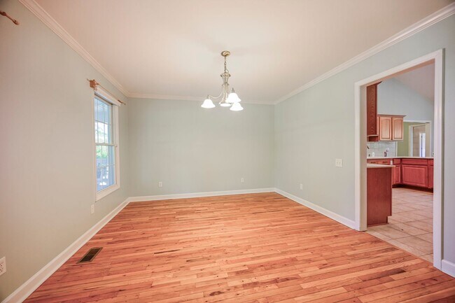 Building Photo - 237 Riverbend Rd