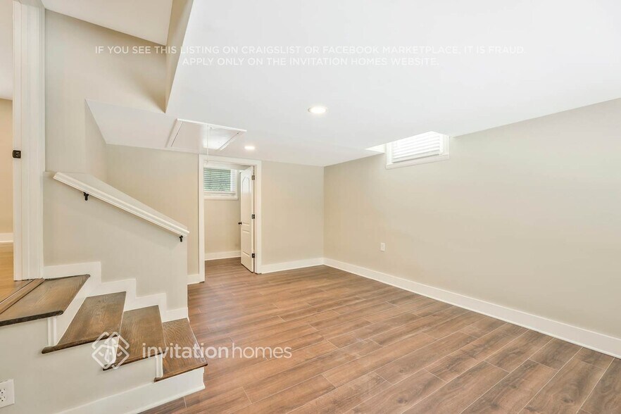 Building Photo - 5009 Suter Dr