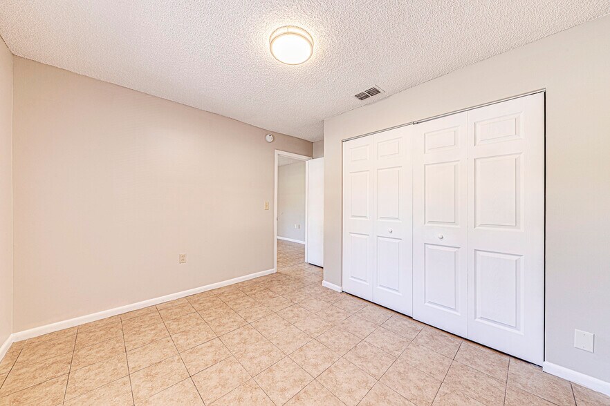 Building Photo - 415 NE 11th Ave