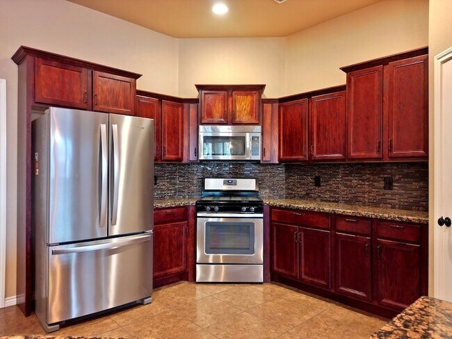 Building Photo - 7305 Bellini St