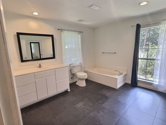Building Photo - Spacious 4-Bedroom Home in the Desirable Gulf Hills Golf Course Community!