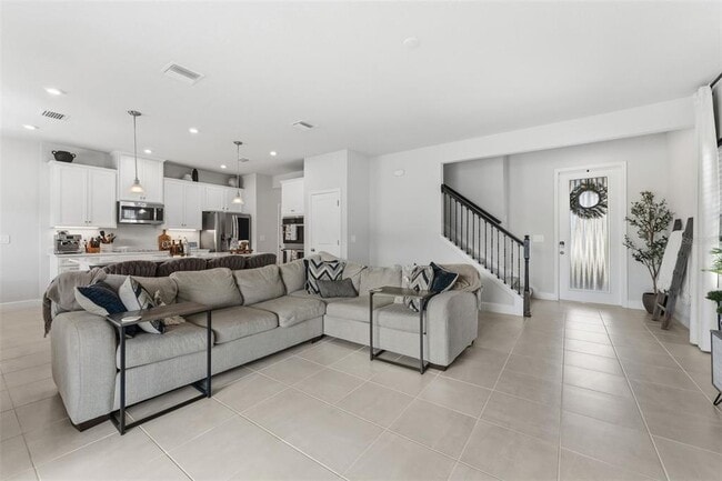 Building Photo - 14031 Crimson Ave