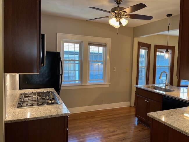 Building Photo - 258 Buckingham Ave