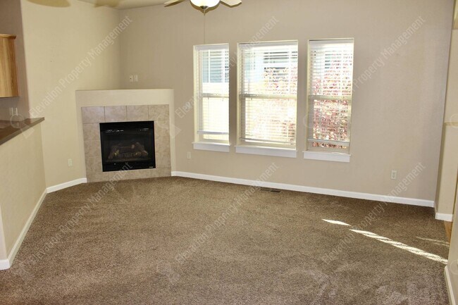 Building Photo - 2333 NE Mary Rose Pl