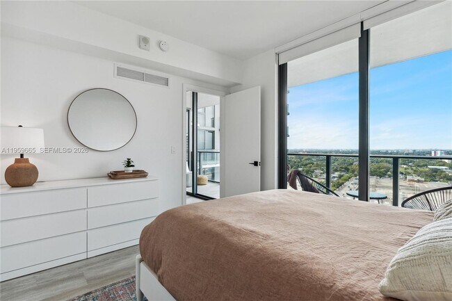 Building Photo - 121 NE 34th St