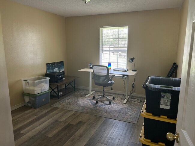 Building Photo - 4007 Lochmoor Dr