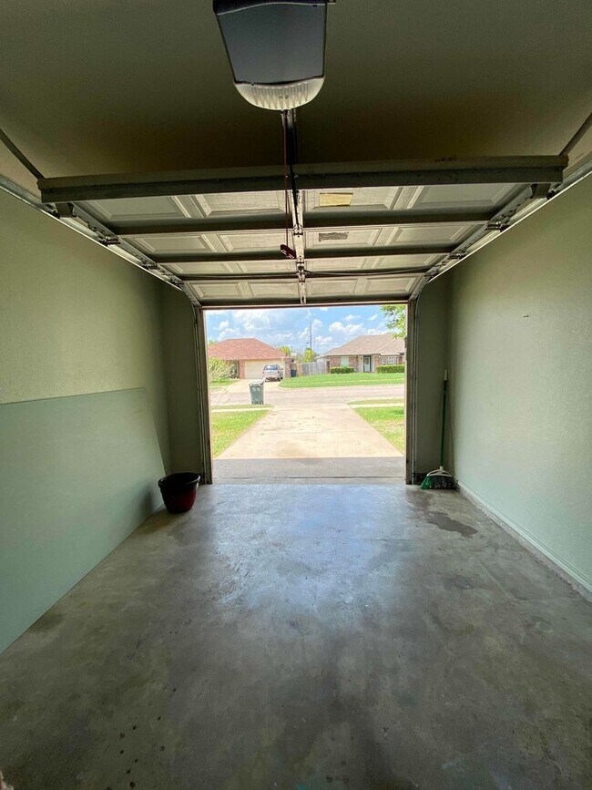 Building Photo - Cute Home in Killeen