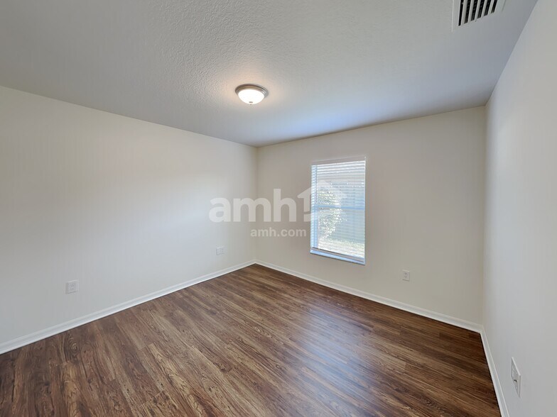 Building Photo - 9605 27th Ave E