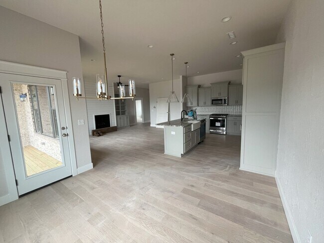 Building Photo - Nearly-new 4-bedroom, 2-bath home in the exclusive Lion's Gate Neighborhood!!!