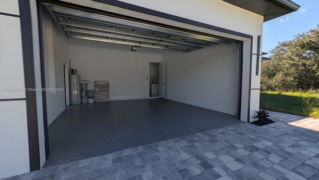 Building Photo - 3302 E 18th St