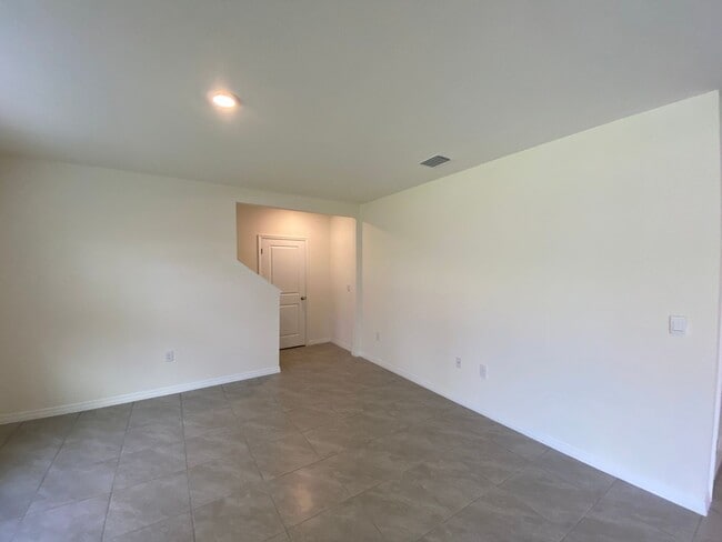 Building Photo - Desirable SE Ocala Subdivision - Lake Diamond-North - 4/3/2 *Available Soon* Won't Last!