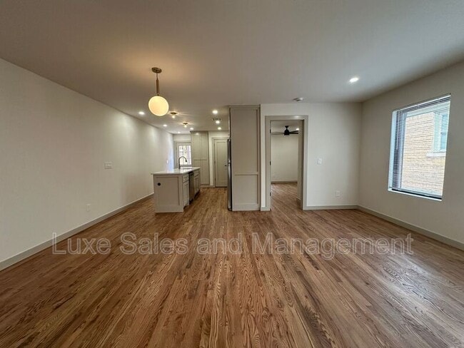 Building Photo - 911 NE 16th St