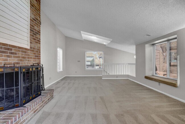 Building Photo - "Charming 2-Bedroom Townhouse in Colorado ...