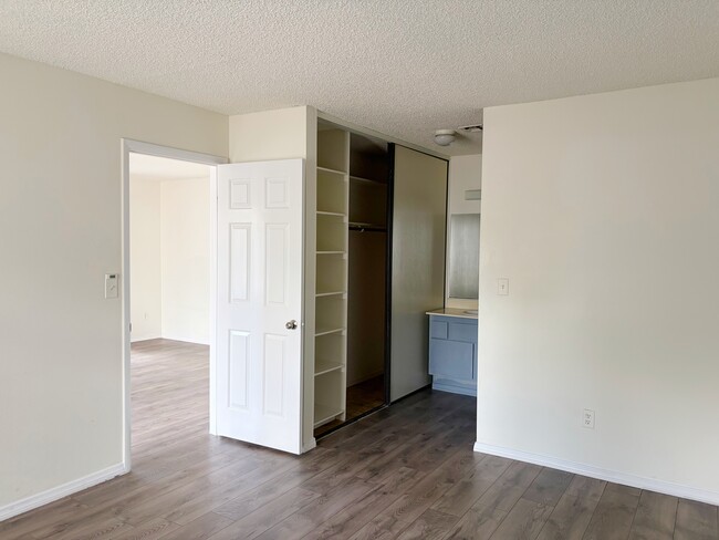 Building Photo - 4813 Nara Vista Way