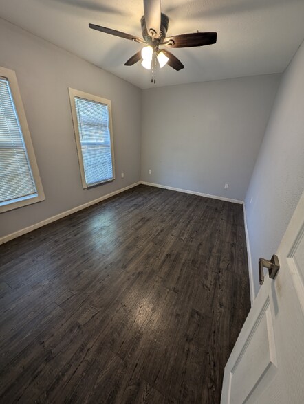 Building Photo - 406 Goliad St